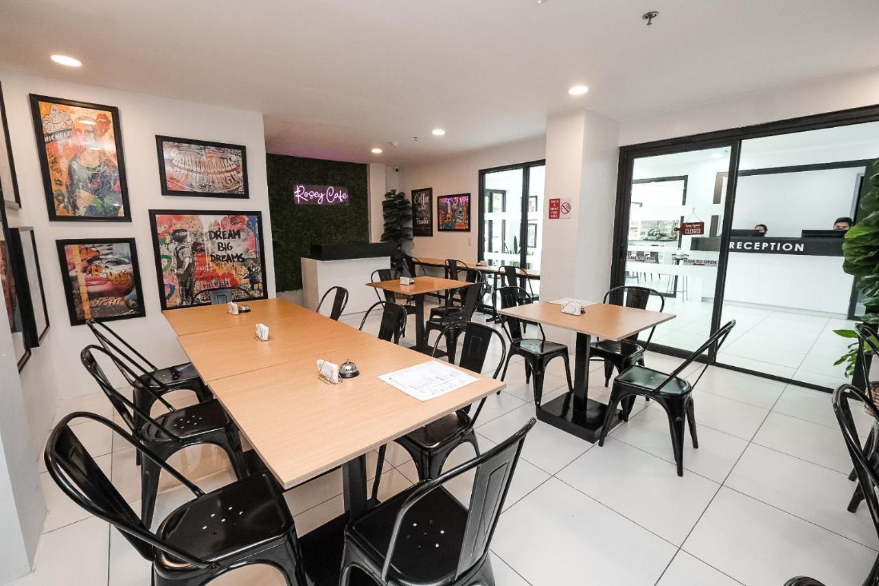 Rosey Hotel Cabanatuan City Екстер'єр фото